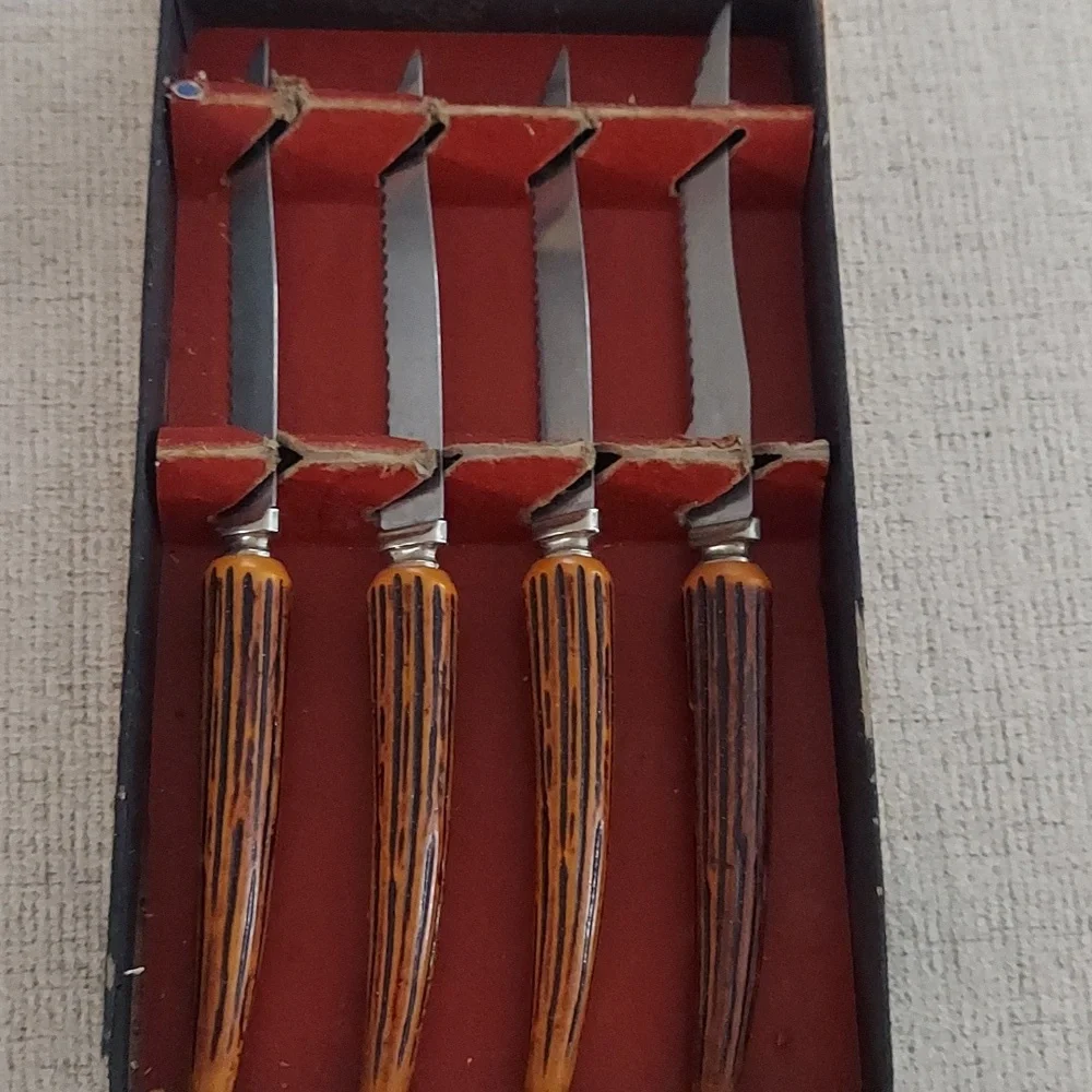 Vintage Reo Crest Sheffield Stainless Steel Steak Knife Set